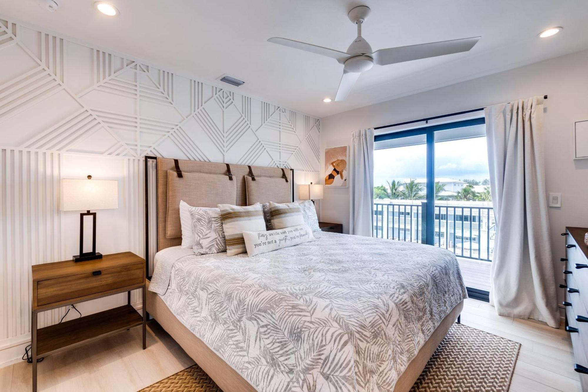 Swanky Bubbles, 9 Beds, 11 Bathrooms, Pet-Friendly With A Rooftop Deck And Steps Away To The Beach! โฮล์มส์ บีช ภายนอก รูปภาพ