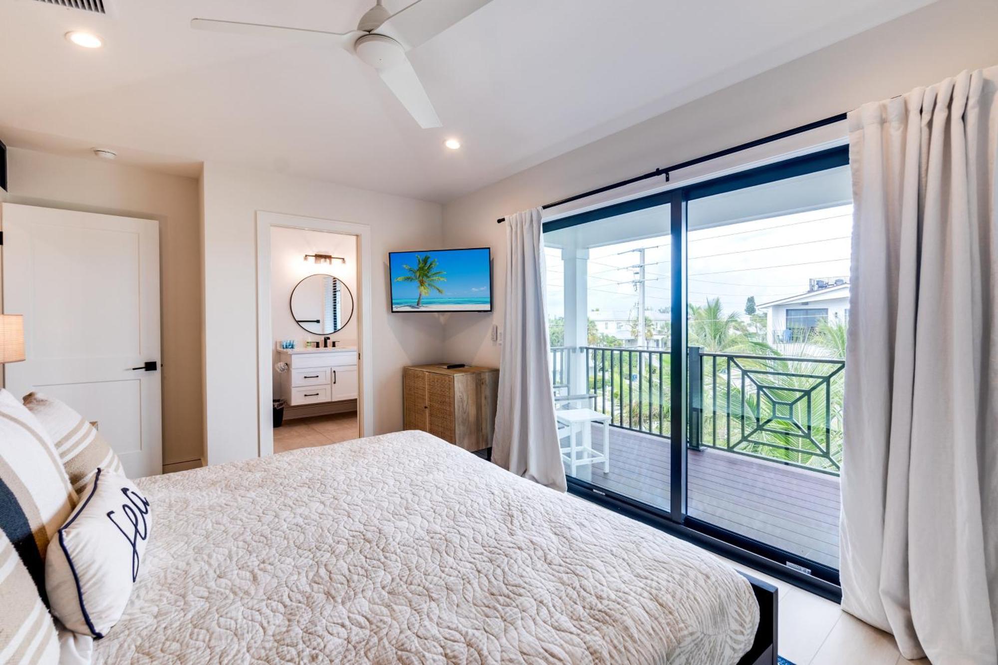 Swanky Bubbles, 9 Beds, 11 Bathrooms, Pet-Friendly With A Rooftop Deck And Steps Away To The Beach! โฮล์มส์ บีช ภายนอก รูปภาพ